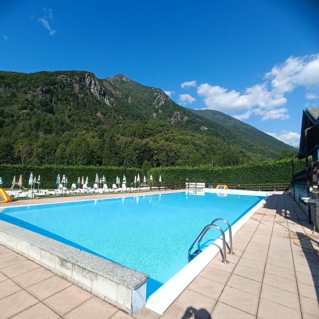 panorama che si vede dalla piscina cantoira