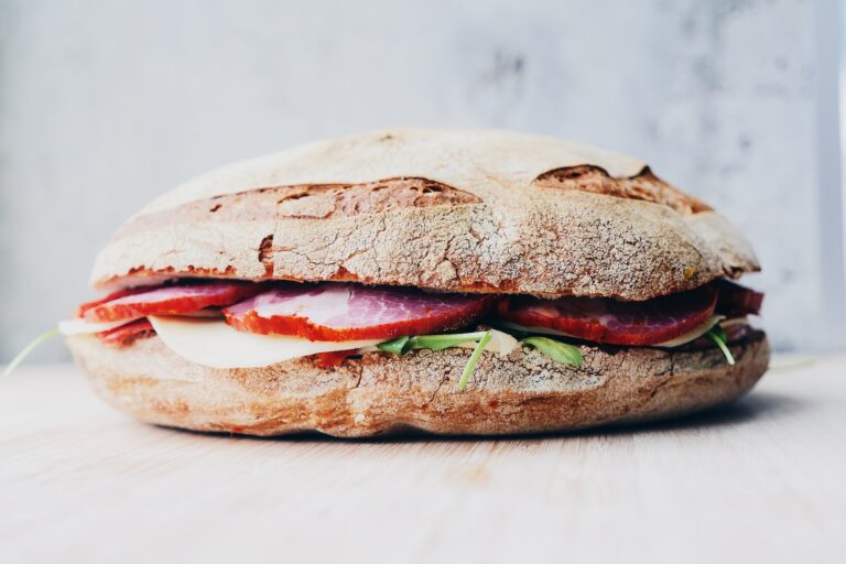 panino servito alla piscina cantoira